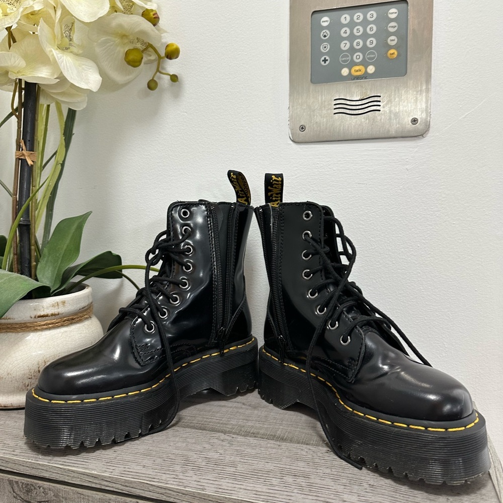 Girls Martens Size 4 Color Black